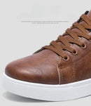 Sapatos casuais mocassins tênis de couro britânico apartamentos sapatos clássicos masculinos sapatos de couro primavera verão novos mocassins de designer na moda