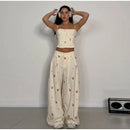 Conjunto Feminino Casual Primavera 2026: Camisola Estampada com Recortes Laterais e Alças Finas e Calça Pantalona - Moda Boho Elegante