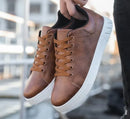 Sapatos casuais mocassins tênis de couro britânico apartamentos sapatos clássicos masculinos sapatos de couro primavera verão novos mocassins de designer na moda
