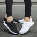 Mulheres sapatos casuais moda respirável andando malha sapatos planos tênis feminino 2021 ginásio sapatos vulcanizados branco calçado feminino