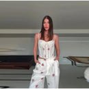 Conjunto Feminino Casual Primavera 2026: Camisola Estampada com Recortes Laterais e Alças Finas e Calça Pantalona - Moda Boho Elegante