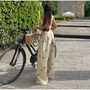 Conjunto Feminino Casual Primavera 2026: Camisola Estampada com Recortes Laterais e Alças Finas e Calça Pantalona - Moda Boho Elegante