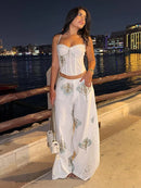 Conjunto Feminino Casual Primavera 2026: Camisola Estampada com Recortes Laterais e Alças Finas e Calça Pantalona - Moda Boho Elegante
